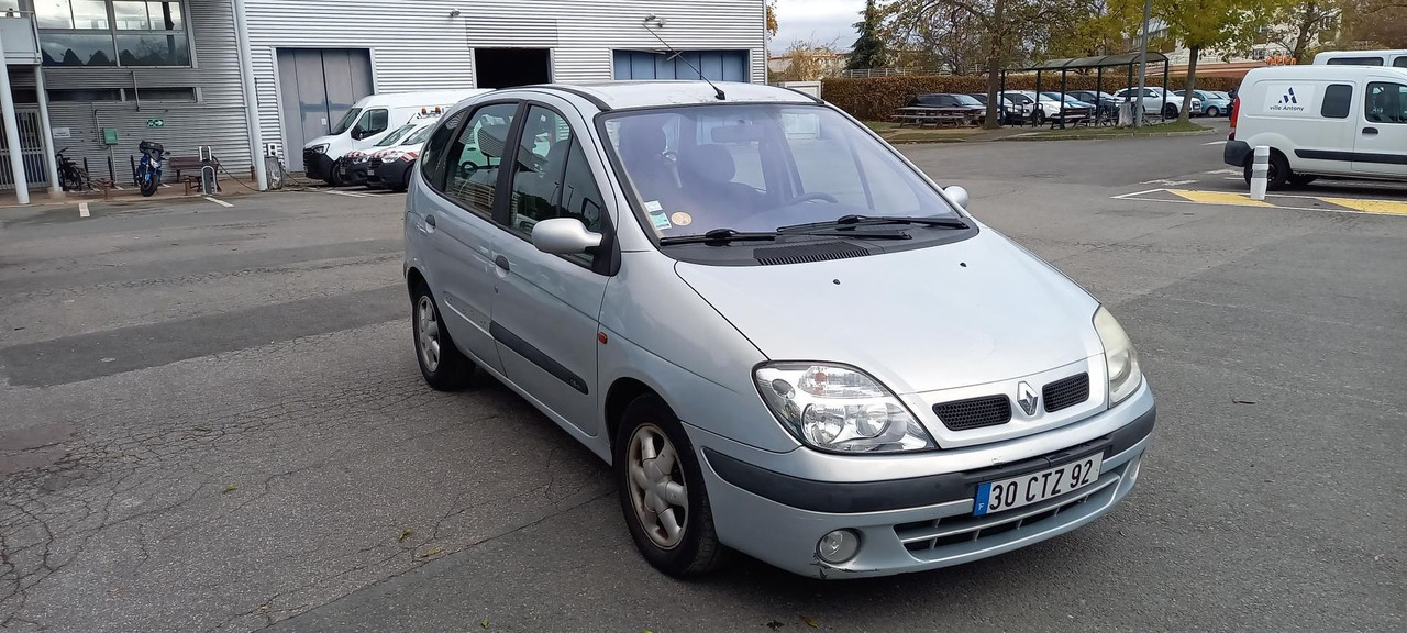 MEGANE ESSENCE (241) - PKW: das Bild 1 MEGANE ESSENCE (241) - PKW: das Bild 1