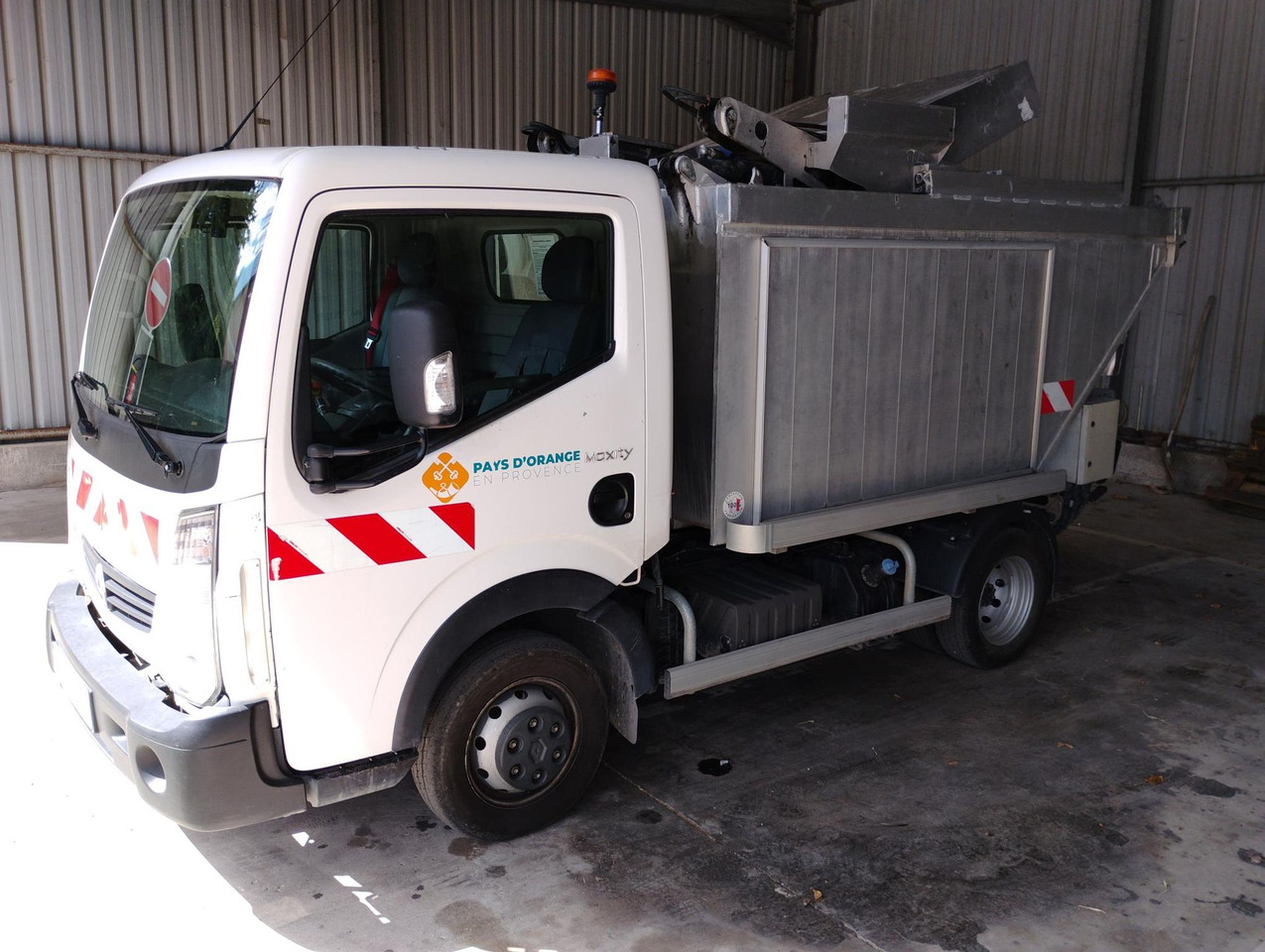 MINI BOM RENAULT MAXITY / DISPONIBLE A COMPTER DU 17/10/2025 - LKW mit Arbeitsbühne: das Bild 1 MINI BOM RENAULT MAXITY / DISPONIBLE A COMPTER DU 17/10/2025 - LKW mit Arbeitsbühne: das Bild 1