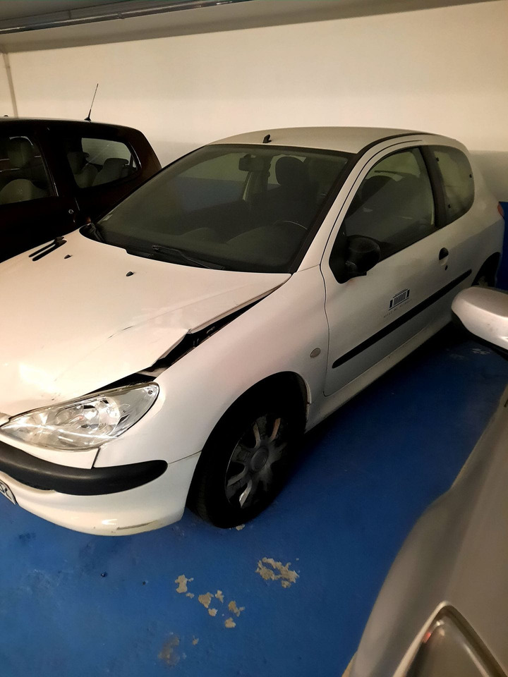 PEUGEOT 206 - 1ER MAIN - ANNEE 2004 KM61907 CHOC AVANT PLUS DE BATTERIE - PKW: das Bild 1 PEUGEOT 206 - 1ER MAIN - ANNEE 2004 KM61907 CHOC AVANT PLUS DE BATTERIE - PKW: das Bild 1