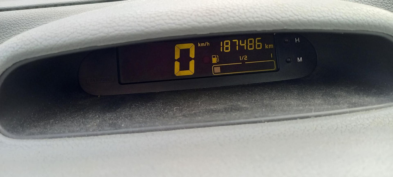 TWINGO PETROL (267) - PKW: das Bild 4 TWINGO PETROL (267) - PKW: das Bild 4