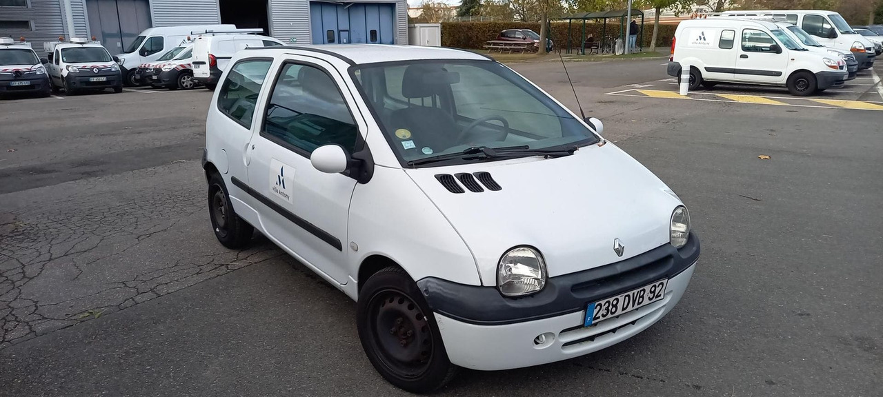 TWINGO PETROL (267) - PKW: das Bild 1 TWINGO PETROL (267) - PKW: das Bild 1