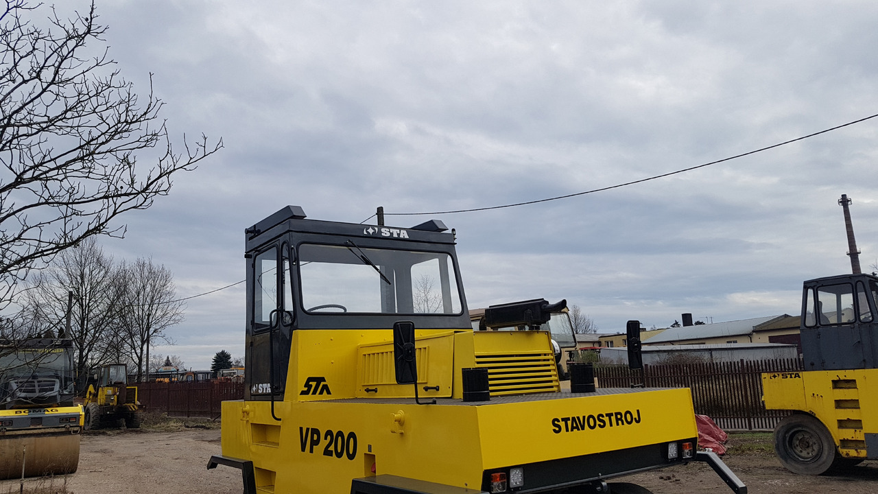 Stavostroj Remasz VP200 - Gummiradwalze: das Bild 1 Stavostroj Remasz VP200 - Gummiradwalze: das Bild 1