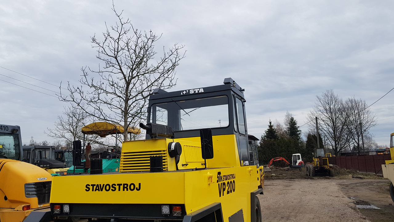 Stavostroj Remasz VP200 - Gummiradwalze: das Bild 2 Stavostroj Remasz VP200 - Gummiradwalze: das Bild 2