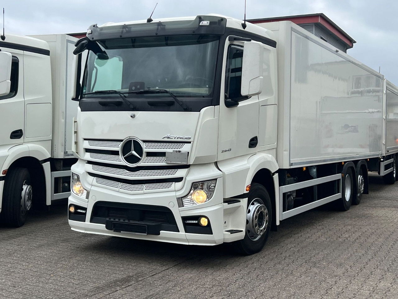 Mercedes-Benz Actros 2543 LBW Voll-Luft-Gefed-Lang Kof - Koffer LKW: das Bild 2 Mercedes-Benz Actros 2543 LBW Voll-Luft-Gefed-Lang Kof - Koffer LKW: das Bild 2