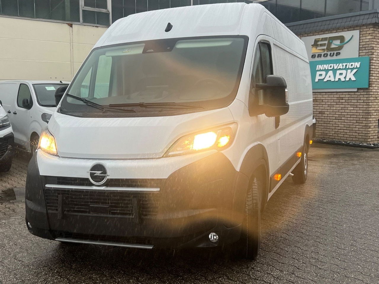 Opel Kasten 3,5 L4 H2 PS 180 Automatik+AHK Kasten 3,5 L4 H2 PS 180 Automatik+AHK - Kastenwagen: das Bild 3 Opel Kasten 3,5 L4 H2 PS 180 Automatik+AHK Kasten 3,5 L4 H2 PS 180 Automatik+AHK - Kastenwagen: das Bild 3