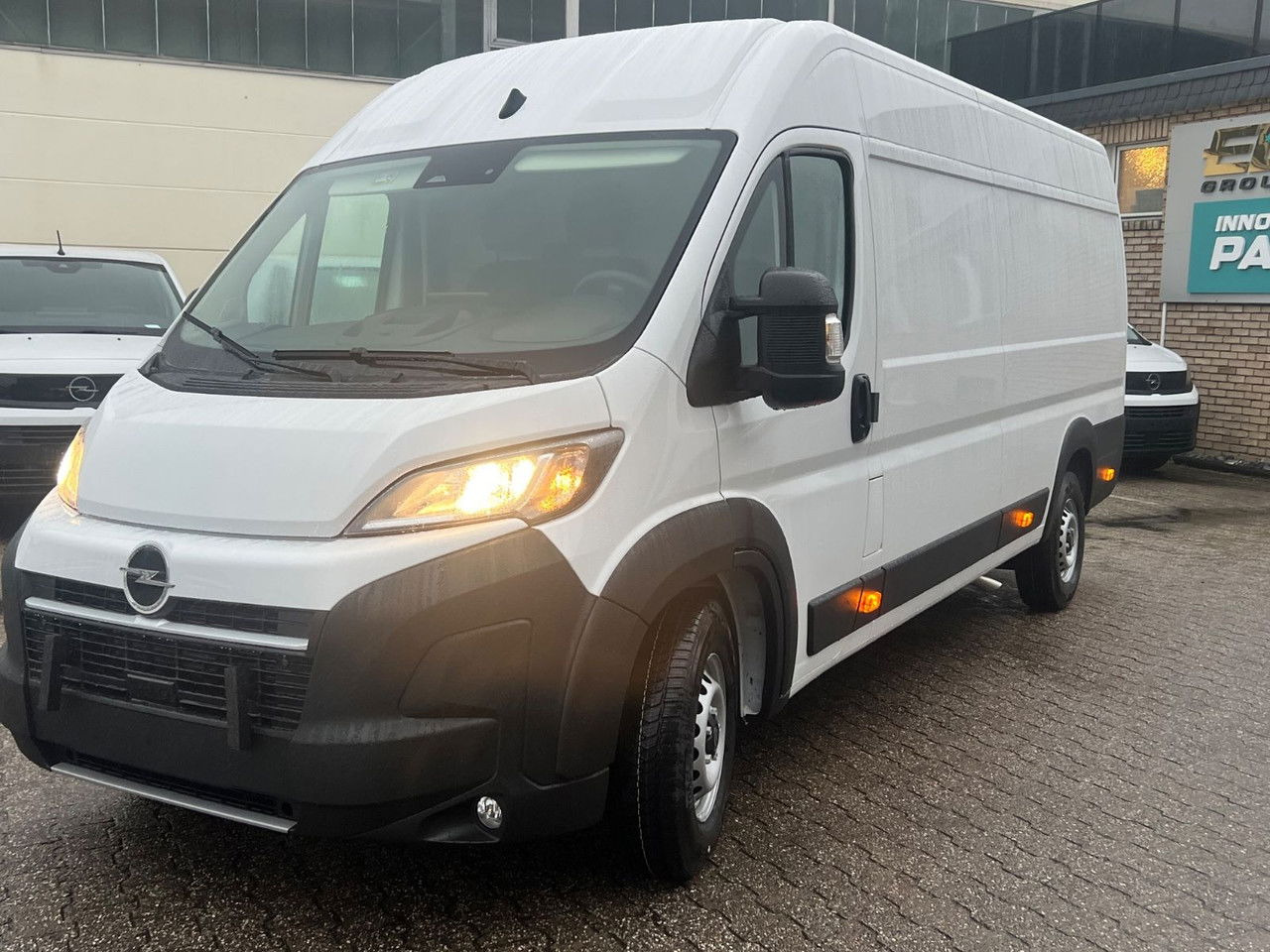 Opel Kasten 3,5 L4 H2 PS 180 Automatik+AHK Kasten 3,5 L4 H2 PS 180 Automatik+AHK - Kastenwagen: das Bild 1 Opel Kasten 3,5 L4 H2 PS 180 Automatik+AHK Kasten 3,5 L4 H2 PS 180 Automatik+AHK - Kastenwagen: das Bild 1