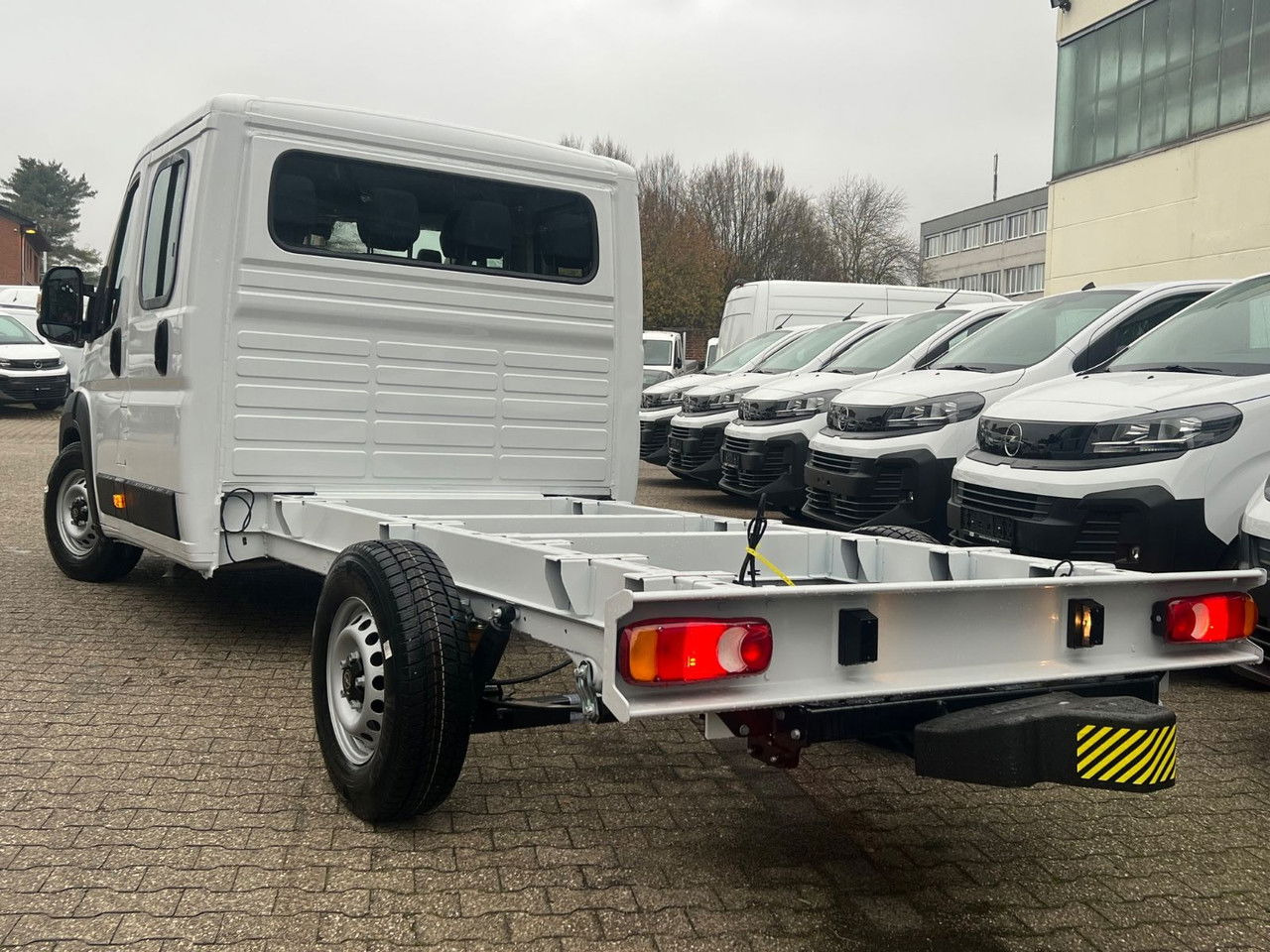 Opel Movano Fahrgestell DoKa PS 180 35 L4 Heavy DSK - Minisattelzug, Transporter mit Doppelkabine: das Bild 5 Opel Movano Fahrgestell DoKa PS 180 35 L4 Heavy DSK - Minisattelzug, Transporter mit Doppelkabine: das Bild 5