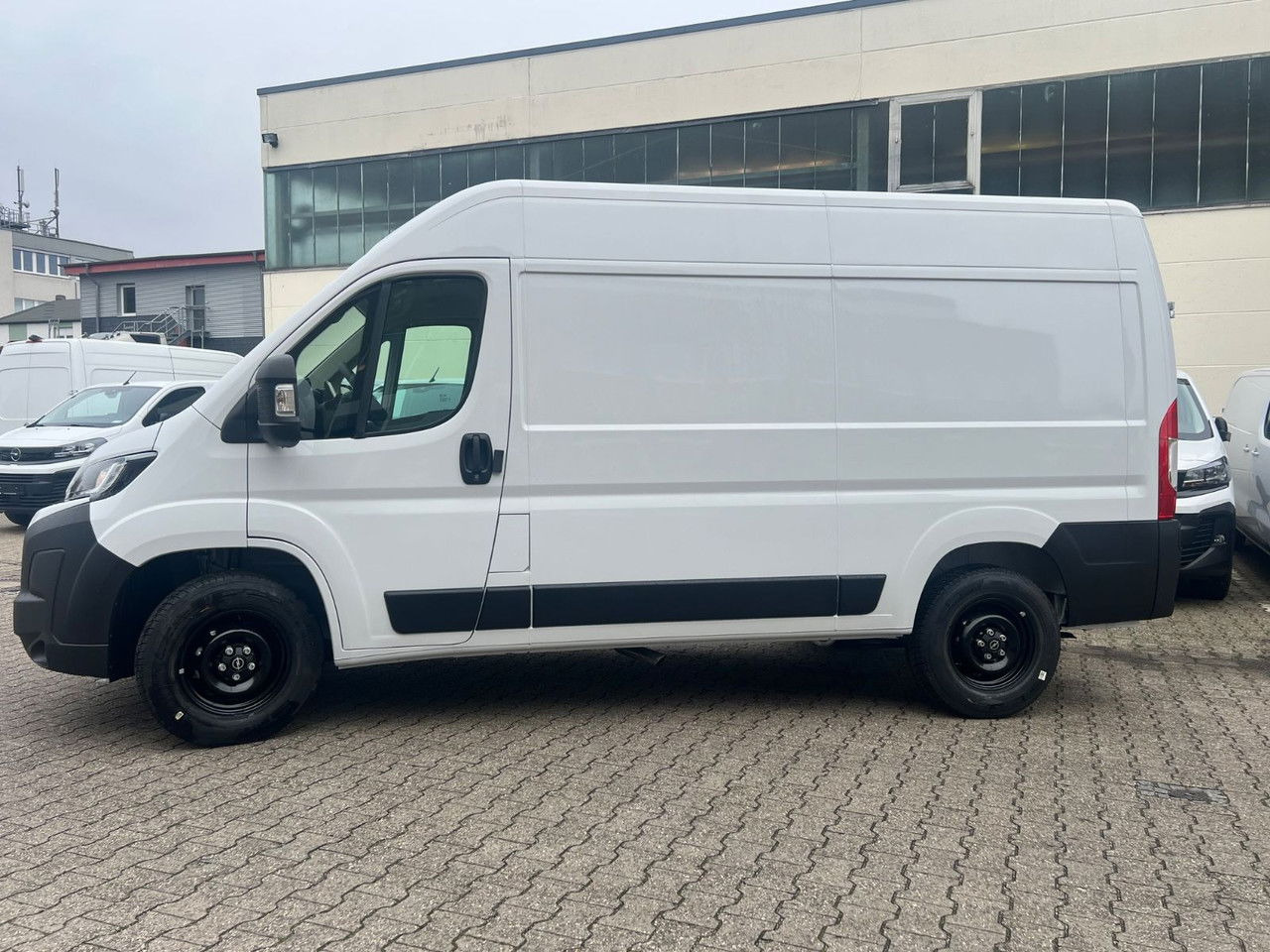Opel Movano L2H2 140 Kasten Rückfahrkam Allwetter+ - Kastenwagen: das Bild 5 Opel Movano L2H2 140 Kasten Rückfahrkam Allwetter+ - Kastenwagen: das Bild 5