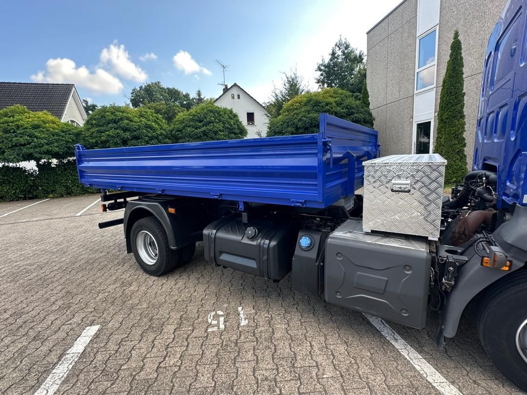 Renault D 12.240 Werkzeugkasten-Dreiseitenkipper 12 to - Kipper: das Bild 5 Renault D 12.240 Werkzeugkasten-Dreiseitenkipper 12 to - Kipper: das Bild 5