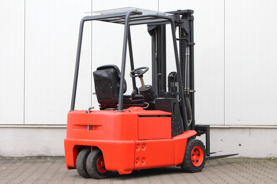 LINDE E15Z-02 Triplex 4,7m - Elektrostapler: das Bild 2 LINDE E15Z-02 Triplex 4,7m - Elektrostapler: das Bild 2