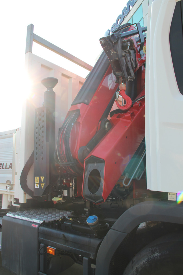 SCANIA P280 - Cassone Ribaltabile con gru retrocabina marca Ferrari mod. F7183C - Autokran: das Bild 5 SCANIA P280 - Cassone Ribaltabile con gru retrocabina marca Ferrari mod. F7183C - Autokran: das Bild 5
