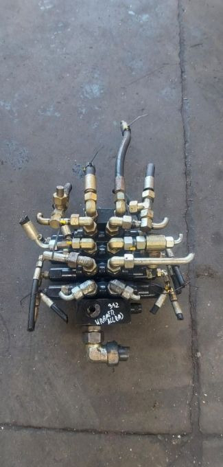 Rozdzielacz główny Kramer 342 - Hydraulik für Baumaschine: das Bild 1 Rozdzielacz główny Kramer 342 - Hydraulik für Baumaschine: das Bild 1