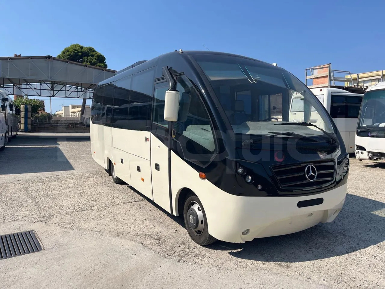 Mercedes-Benz MB 818 S - Reisebus: das Bild 1 Mercedes-Benz MB 818 S - Reisebus: das Bild 1