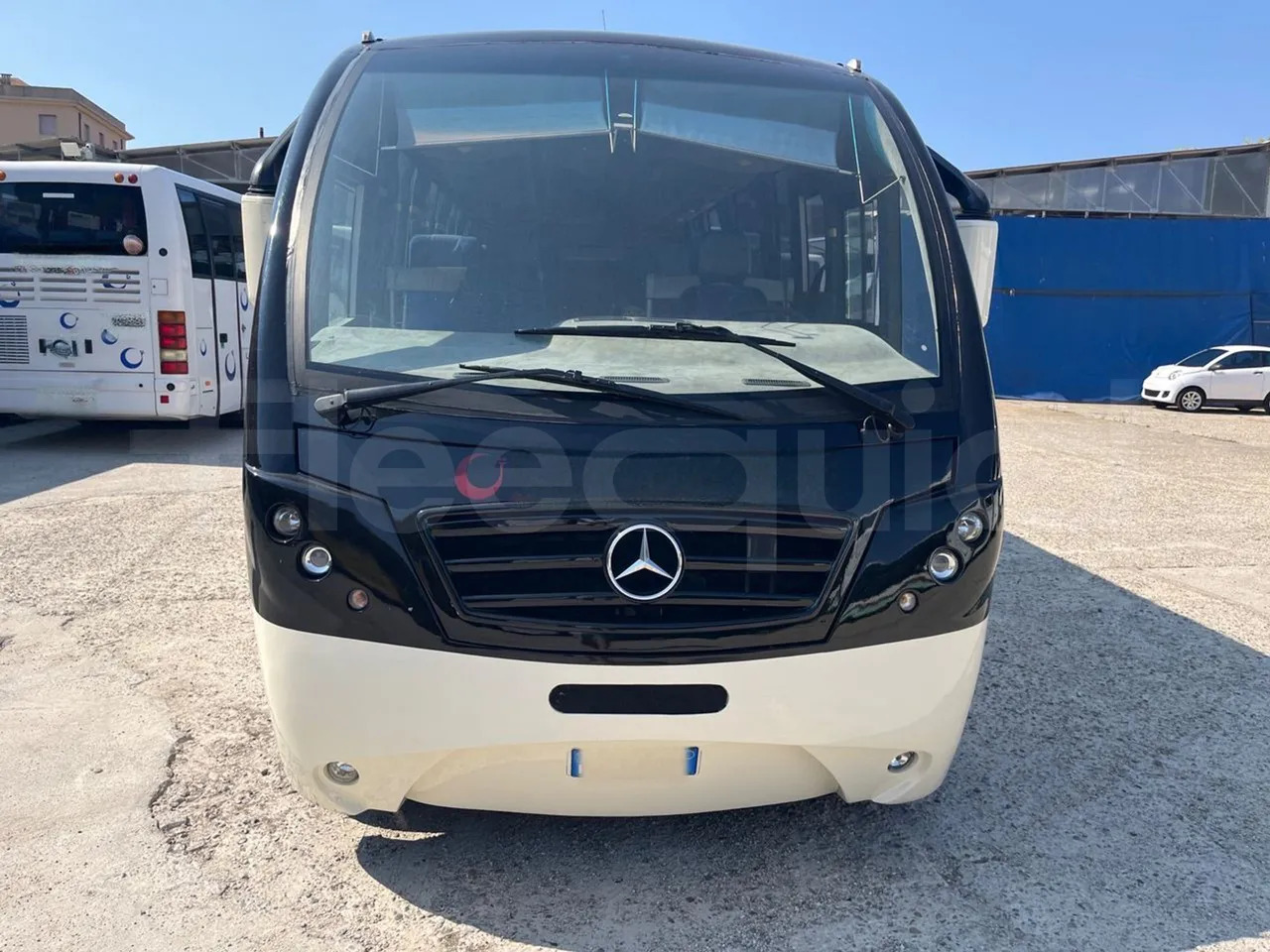 Mercedes-Benz MB 818 S - Reisebus: das Bild 2 Mercedes-Benz MB 818 S - Reisebus: das Bild 2