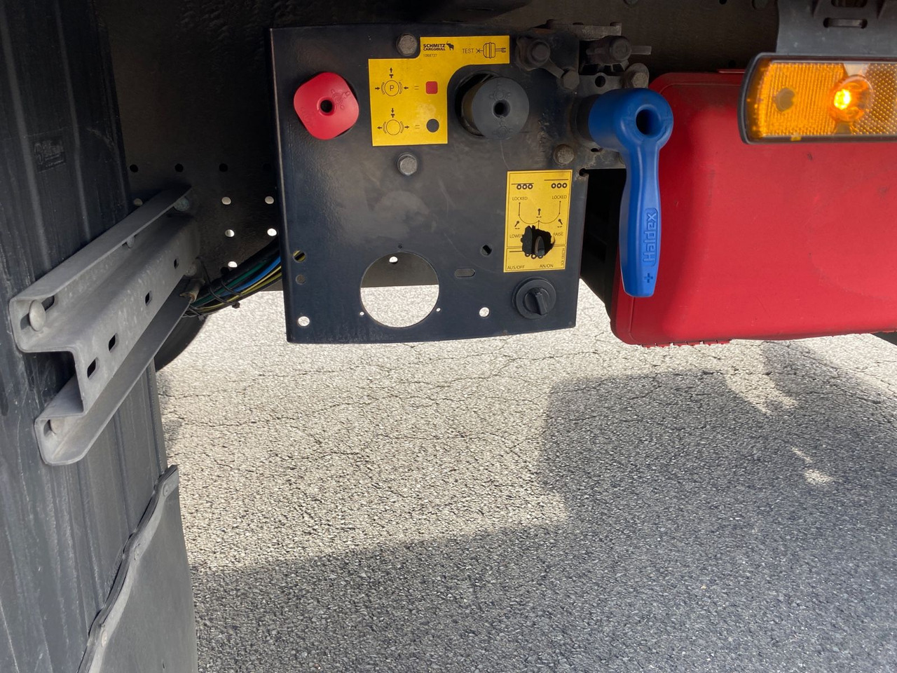 Schmitz Cargobull 3-achs Tautliner/Lift/Palettenkasten/ - Planenauflieger: das Bild 5 Schmitz Cargobull 3-achs Tautliner/Lift/Palettenkasten/ - Planenauflieger: das Bild 5