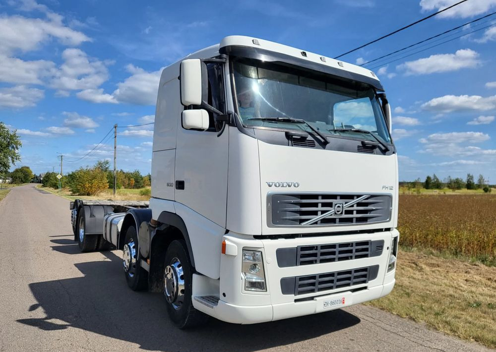 Volvo FH 500 8x2 - Fahrgestell LKW: das Bild 2 Volvo FH 500 8x2 - Fahrgestell LKW: das Bild 2