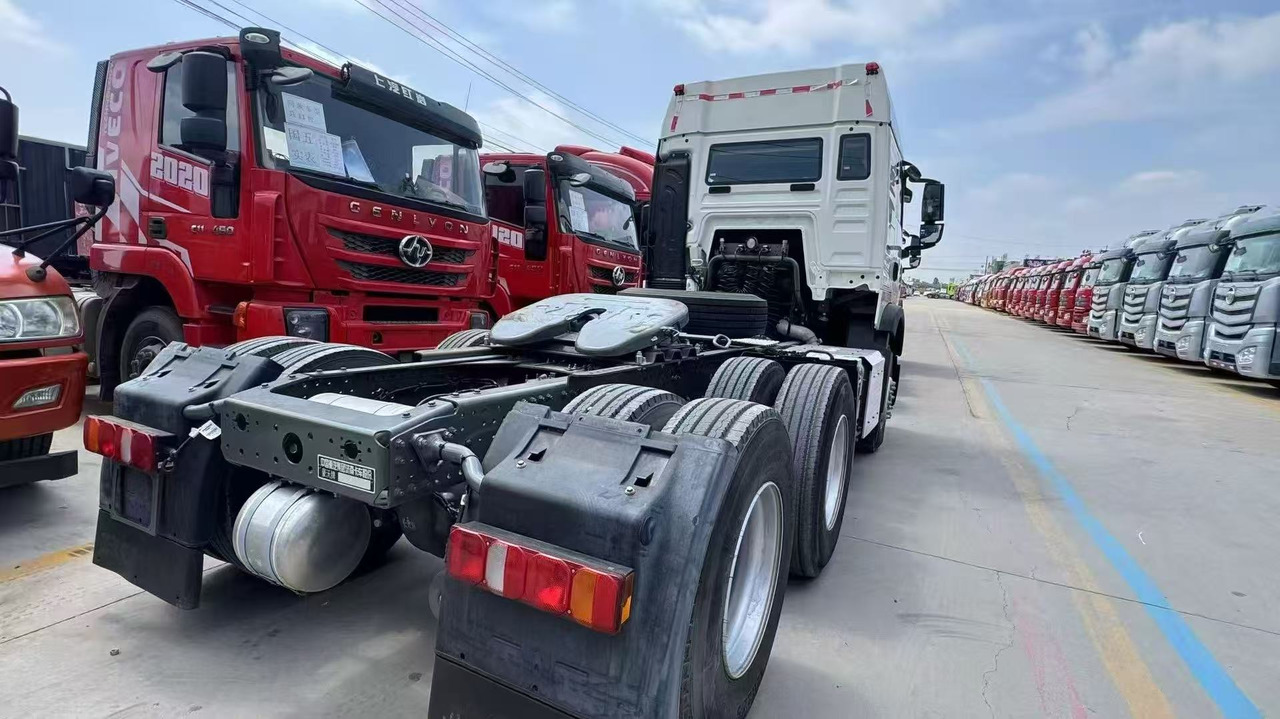 SINOTRUK howo 371,430 ,460 tractor multiple models used and stock new tractors Customizable - Sattelzugmaschine: das Bild 5 SINOTRUK howo 371,430 ,460 tractor multiple models used and stock new tractors Customizable - Sattelzugmaschine: das Bild 5