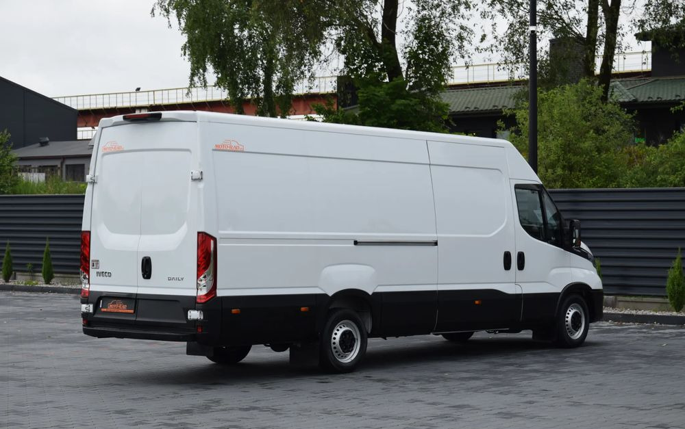 Iveco DAILY MAXI 35S16 / 2.3 - 160 KM / AUTOMAT HI-MATIC / NOWY MODEL / 3 OSOBY / DOSTAWCZE / BLASZAK / KLIMA / CZUJNIKI COFANIA / NISKI PRZEBIEG / 2022 / SERWISOWANY / Z NIEMIEC - Kastenwagen: das Bild 5 Iveco DAILY MAXI 35S16 / 2.3 - 160 KM / AUTOMAT HI-MATIC / NOWY MODEL / 3 OSOBY / DOSTAWCZE / BLASZAK / KLIMA / CZUJNIKI COFANIA / NISKI PRZEBIEG / 2022 / SERWISOWANY / Z NIEMIEC - Kastenwagen: das Bild 5