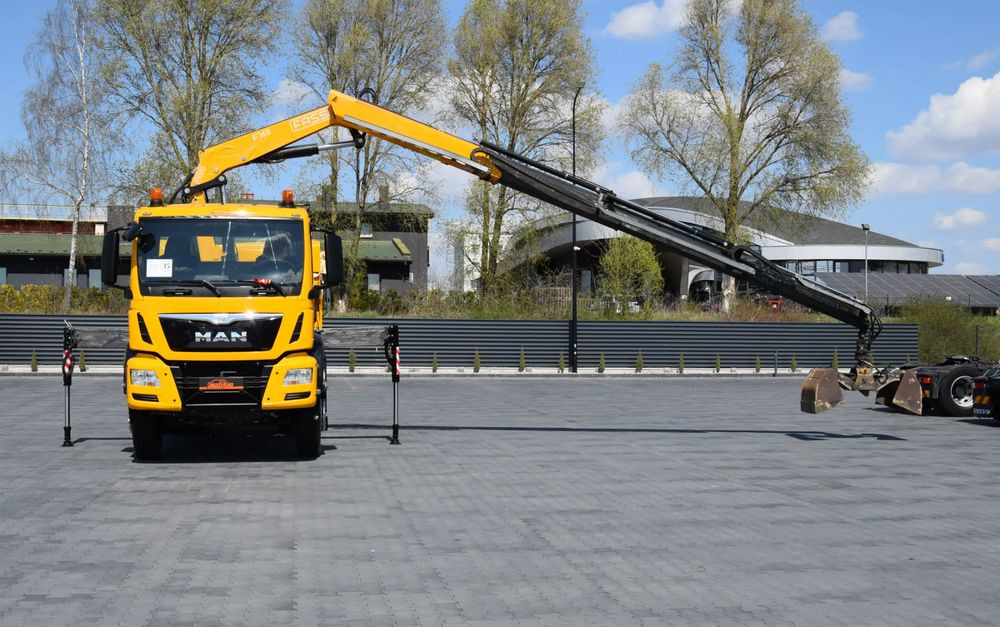 MAN TGS 26.400 / 6x4 / EURO 6 / UDT / HDS FASSI 165 / WYSUW x3 / ROTATOR / CHWYTAK / STEROWANIE RADIOWE / WZMOCNIONA RAMA / WYWROTKA / HYDROBURTA / AUTOMAT / 2017 / NOWE OPONY - 100% / NISKI PRZEBIEG - Leasing MAN TGS 26.400 / 6x4 / EURO 6 / UDT / HDS FASSI 165 / WYSUW x3 / ROTATOR / CHWYTAK / STEROWANIE RADIOWE / WZMOCNIONA RAMA / WYWROTKA / HYDROBURTA / AUTOMAT / 2017 / NOWE OPONY - 100% / NISKI PRZEBIEG: das Bild 16 MAN TGS 26.400 / 6x4 / EURO 6 / UDT / HDS FASSI 165 / WYSUW x3 / ROTATOR / CHWYTAK / STEROWANIE RADIOWE / WZMOCNIONA RAMA / WYWROTKA / HYDROBURTA / AUTOMAT / 2017 / NOWE OPONY - 100% / NISKI PRZEBIEG - Leasing MAN TGS 26.400 / 6x4 / EURO 6 / UDT / HDS FASSI 165 / WYSUW x3 / ROTATOR / CHWYTAK / STEROWANIE RADIOWE / WZMOCNIONA RAMA / WYWROTKA / HYDROBURTA / AUTOMAT / 2017 / NOWE OPONY - 100% / NISKI PRZEBIEG: das Bild 16