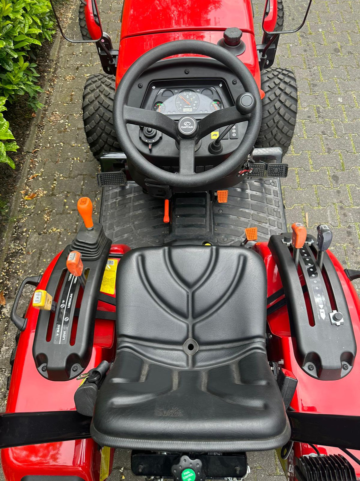 Captain Captain D223 - Kleintraktor: das Bild 2 Captain Captain D223 - Kleintraktor: das Bild 2