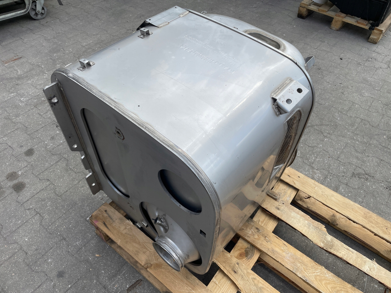 KATALIZATOR MAN TGX TGS EURO 6 DPF TŁUMIK WYDECH 81151036132 - Auspuff für LKW: das Bild 4 KATALIZATOR MAN TGX TGS EURO 6 DPF TŁUMIK WYDECH 81151036132 - Auspuff für LKW: das Bild 4