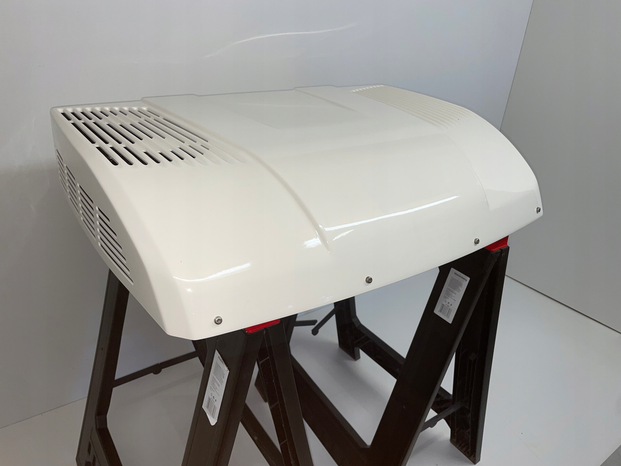 KLIMATYZACJA MAN SCANIA WAECO RT880 RT 880 - Klimakompressor für LKW: das Bild 2 KLIMATYZACJA MAN SCANIA WAECO RT880 RT 880 - Klimakompressor für LKW: das Bild 2