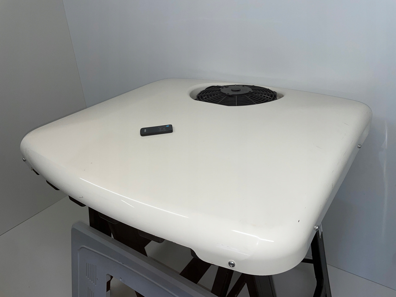 KLIMATYZACJA POSTOJOWA PILOT SLIMCOOL FACTORY PREP DAF SCANIA MC1507523 - Klimakompressor für LKW: das Bild 3 KLIMATYZACJA POSTOJOWA PILOT SLIMCOOL FACTORY PREP DAF SCANIA MC1507523 - Klimakompressor für LKW: das Bild 3