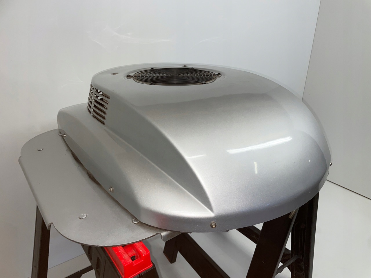 KLIMATYZACJA POSTOJOWA WAECO CA800 MAN SCANIA VOLVO DAF CA-0800-DC - Klimakompressor für LKW: das Bild 3 KLIMATYZACJA POSTOJOWA WAECO CA800 MAN SCANIA VOLVO DAF CA-0800-DC - Klimakompressor für LKW: das Bild 3