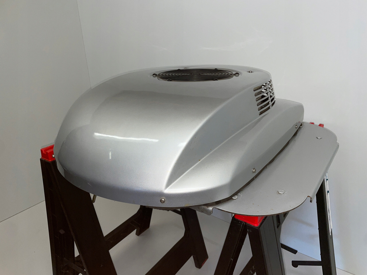 KLIMATYZACJA POSTOJOWA WAECO CA800 MAN SCANIA VOLVO DAF CA-0800-DC - Klimakompressor für LKW: das Bild 4 KLIMATYZACJA POSTOJOWA WAECO CA800 MAN SCANIA VOLVO DAF CA-0800-DC - Klimakompressor für LKW: das Bild 4