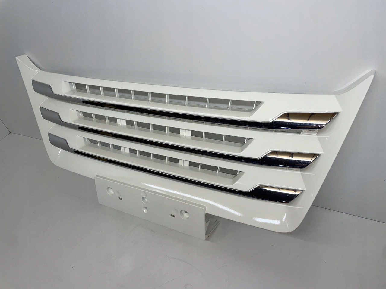 ŚRODKOWY GRILL CHROM ZDERZAKA MAN TGX TG3 TGX 3 ATRAPA 81416146084 - Kühlergrill für LKW: das Bild 3 ŚRODKOWY GRILL CHROM ZDERZAKA MAN TGX TG3 TGX 3 ATRAPA 81416146084 - Kühlergrill für LKW: das Bild 3