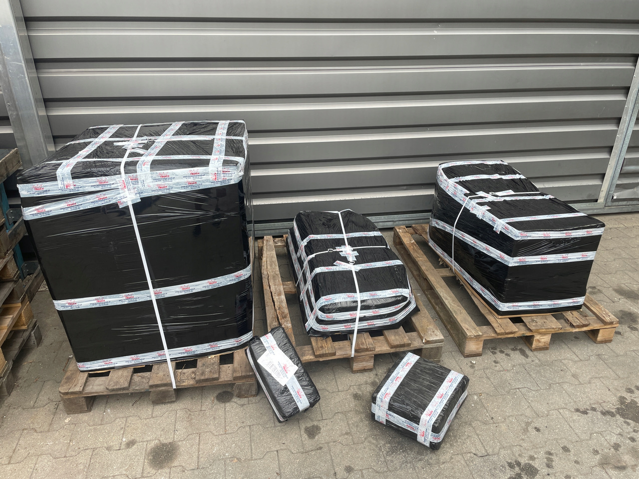 ŚRODKOWY GRILL CHROM ZDERZAKA MAN TGX TG3 TGX 3 ATRAPA 81416146084 - Kühlergrill für LKW: das Bild 5 ŚRODKOWY GRILL CHROM ZDERZAKA MAN TGX TG3 TGX 3 ATRAPA 81416146084 - Kühlergrill für LKW: das Bild 5