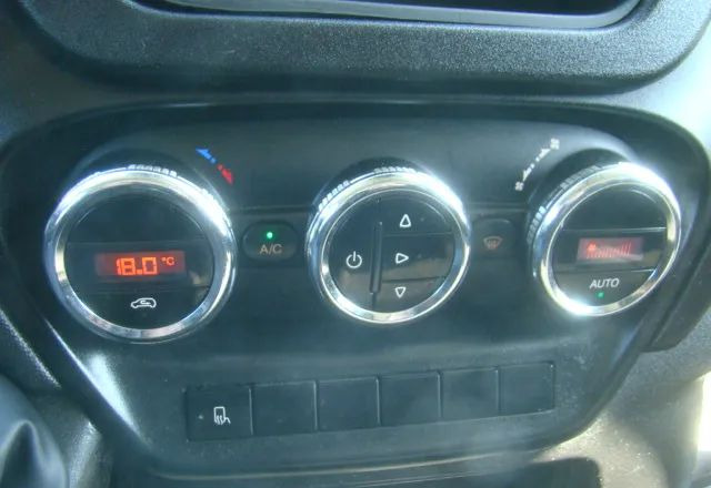 Iveco DAILY 35 S 15 MAXI L4 H2 KLIMATRONIC - Leasing Iveco DAILY 35 S 15 MAXI L4 H2 KLIMATRONIC: das Bild 17 Iveco DAILY 35 S 15 MAXI L4 H2 KLIMATRONIC - Leasing Iveco DAILY 35 S 15 MAXI L4 H2 KLIMATRONIC: das Bild 17