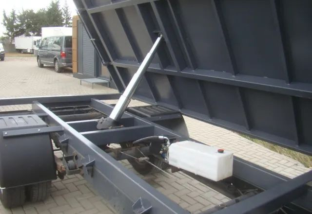 Iveco DAILY 50 C 17 3.0TDI 3-STONNA WYWROYKA - Kipper Transporter: das Bild 4 Iveco DAILY 50 C 17 3.0TDI 3-STONNA WYWROYKA - Kipper Transporter: das Bild 4