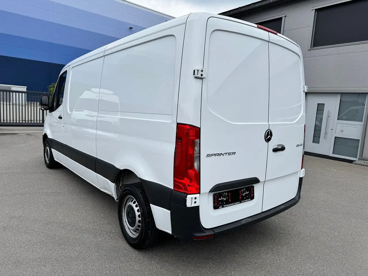 Mercedes-Benz Sprinter 215 CDI Flach Lang Klima FWD - Kastenwagen: das Bild 5 Mercedes-Benz Sprinter 215 CDI Flach Lang Klima FWD - Kastenwagen: das Bild 5