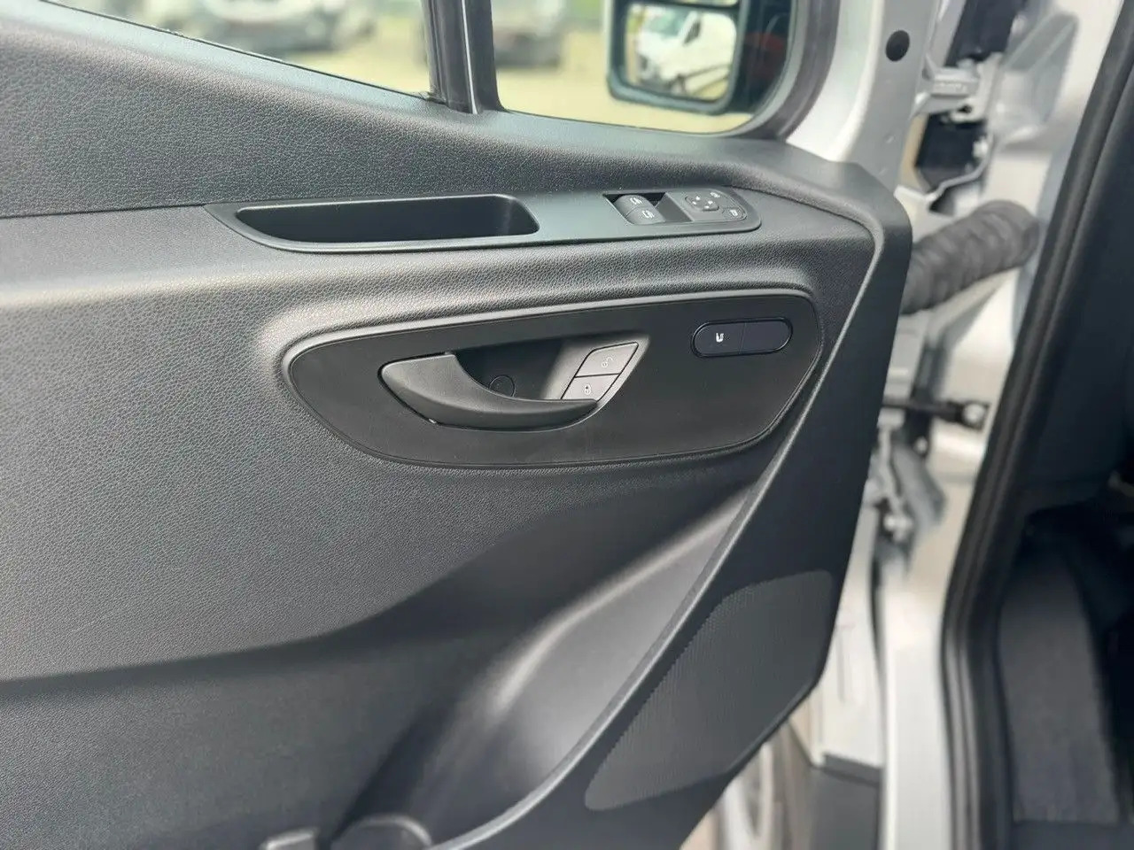 Mercedes-Benz Sprinter 317 CDI Flach Lang Silber Klima MBUX - Kastenwagen: das Bild 5 Mercedes-Benz Sprinter 317 CDI Flach Lang Silber Klima MBUX - Kastenwagen: das Bild 5