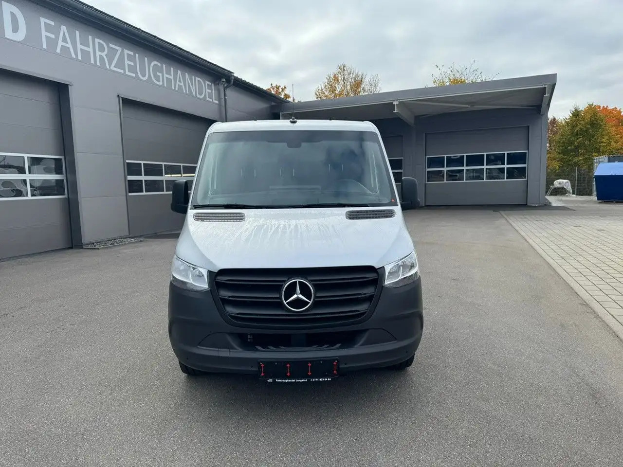 Mercedes-Benz Sprinter 317 CDI Flach Lang Silber Klima MBUX - Kastenwagen: das Bild 2 Mercedes-Benz Sprinter 317 CDI Flach Lang Silber Klima MBUX - Kastenwagen: das Bild 2