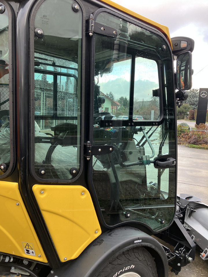 Multihog CX75 - Schneeräumfahrzeug: das Bild 2 Multihog CX75 - Schneeräumfahrzeug: das Bild 2