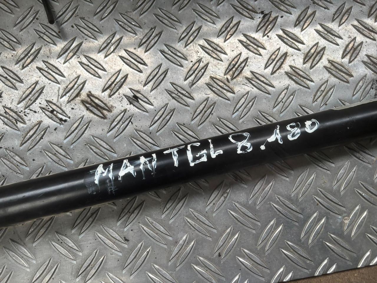 Gebrauchte MAN TGL 8.180 Spurstange / Lenkstange, Artikel - Nr. : 81.46610 - 6820 - Spurstange für LKW: das Bild 5 Gebrauchte MAN TGL 8.180 Spurstange / Lenkstange, Artikel - Nr. : 81.46610 - 6820 - Spurstange für LKW: das Bild 5