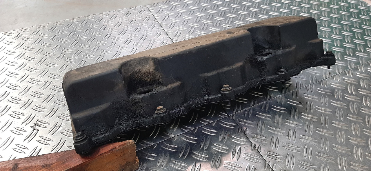 Gebrauchte MAN TGL Motortyp 8.180 LF , Zylinderkopfhaube, Artikel - Nr. : 51.03400 - 6008 - Zylinderkopf für LKW: das Bild 4 Gebrauchte MAN TGL Motortyp 8.180 LF , Zylinderkopfhaube, Artikel - Nr. : 51.03400 - 6008 - Zylinderkopf für LKW: das Bild 4