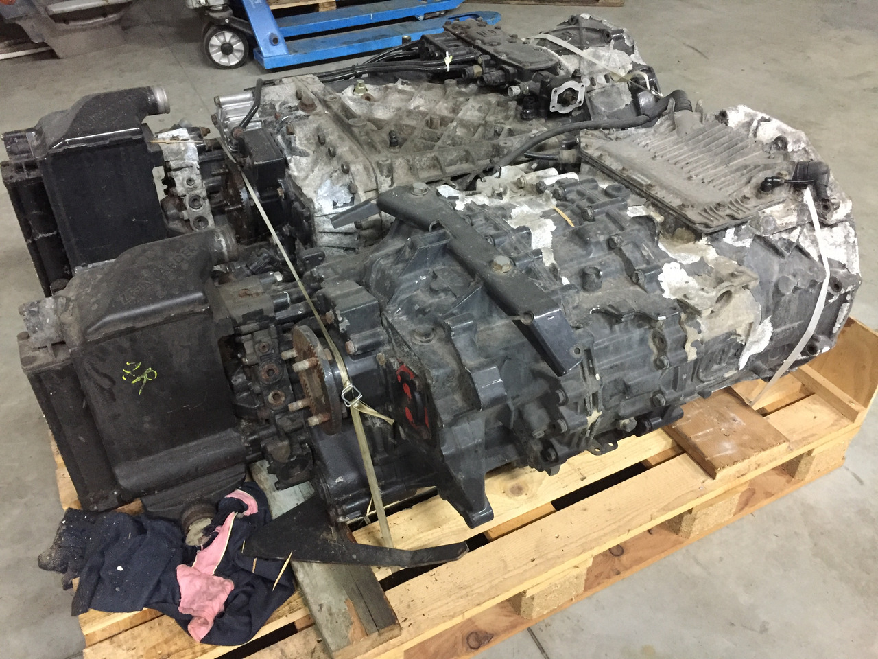 Gebrauchtes Getriebe MAN TGA 18.360, Typ : 12AS 2301, Artikel - Nr. : 81.32003 - 6655 - Getriebe für LKW: das Bild 5 Gebrauchtes Getriebe MAN TGA 18.360, Typ : 12AS 2301, Artikel - Nr. : 81.32003 - 6655 - Getriebe für LKW: das Bild 5