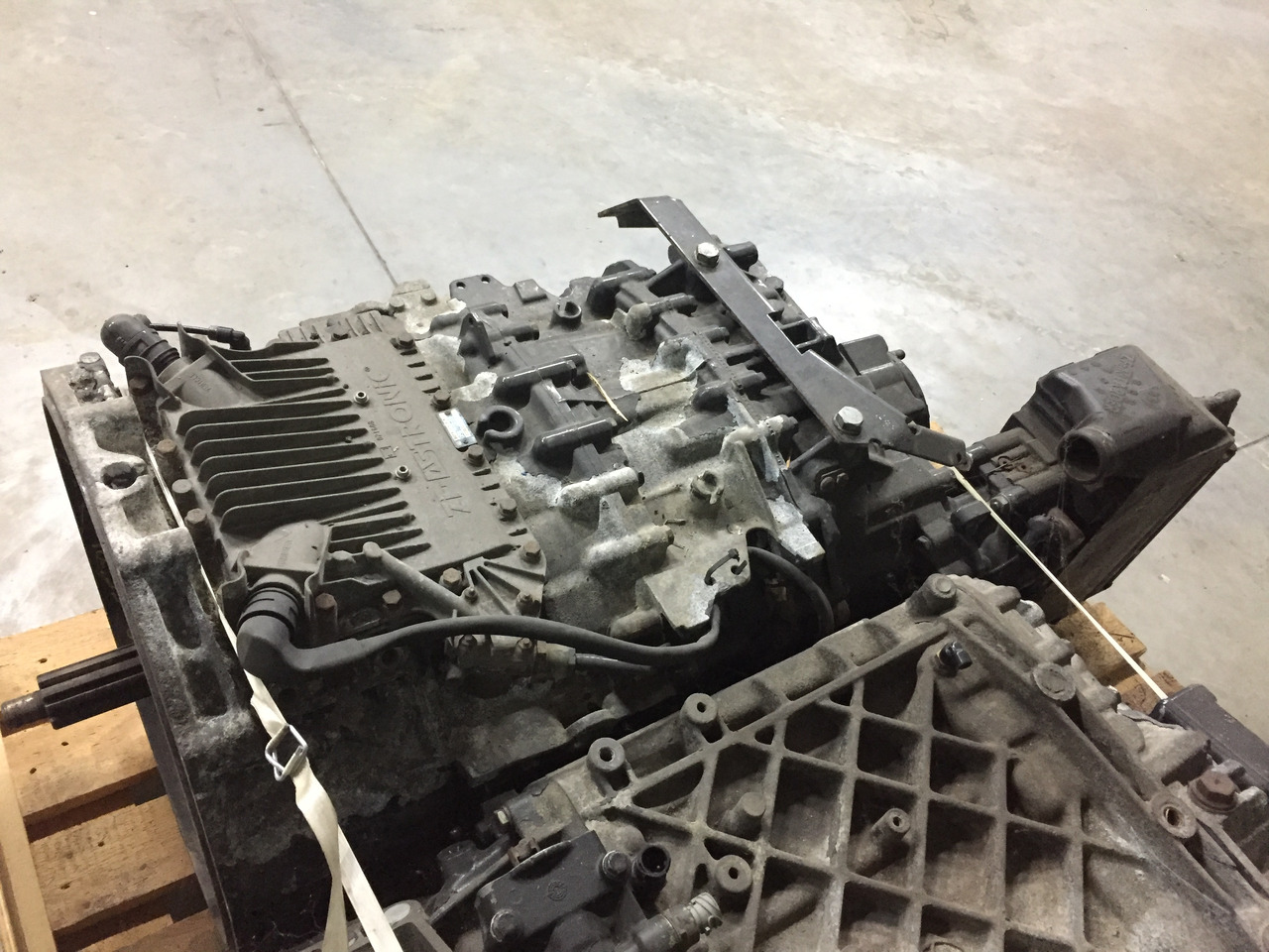 Gebrauchtes Getriebe MAN TGA 18.360, Typ : 12AS 2301, Artikel - Nr. : 81.32003 - 6655 - Getriebe für LKW: das Bild 2 Gebrauchtes Getriebe MAN TGA 18.360, Typ : 12AS 2301, Artikel - Nr. : 81.32003 - 6655 - Getriebe für LKW: das Bild 2