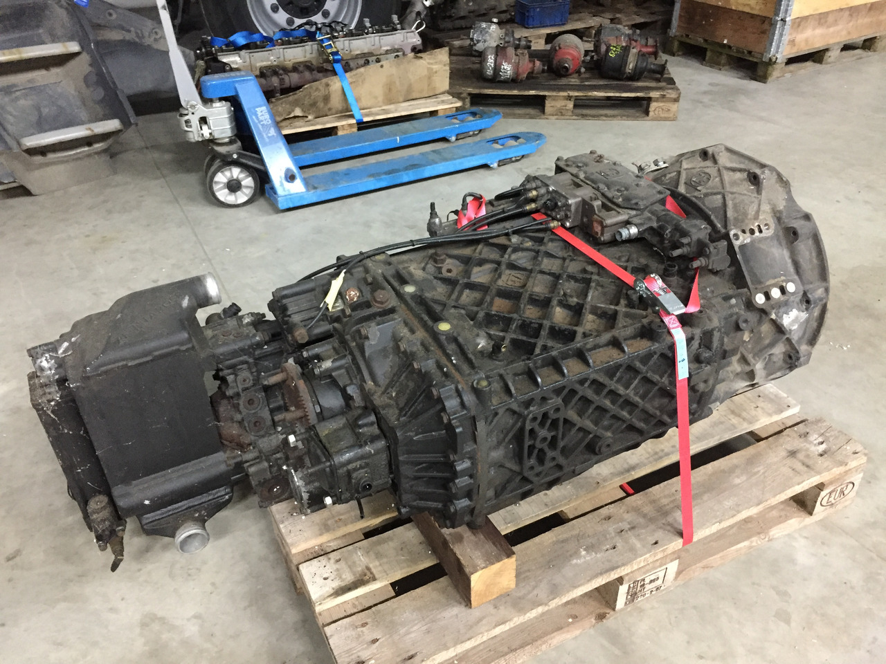 Gebrauchtes Getriebe MAN TGA 18.430, Typ : 16S 2521 TO, Artikel - Nr.: 81.32003 - 6677 - Getriebe für LKW: das Bild 4 Gebrauchtes Getriebe MAN TGA 18.430, Typ : 16S 2521 TO, Artikel - Nr.: 81.32003 - 6677 - Getriebe für LKW: das Bild 4