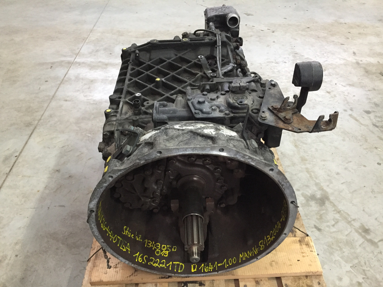 Gebrauchtes Getriebe MAN TGA 26.440 XXL, Typ 16S 2221 TD, Artikel - Nr.: 81.32004 - 6017 - Getriebe für LKW: das Bild 2 Gebrauchtes Getriebe MAN TGA 26.440 XXL, Typ 16S 2221 TD, Artikel - Nr.: 81.32004 - 6017 - Getriebe für LKW: das Bild 2