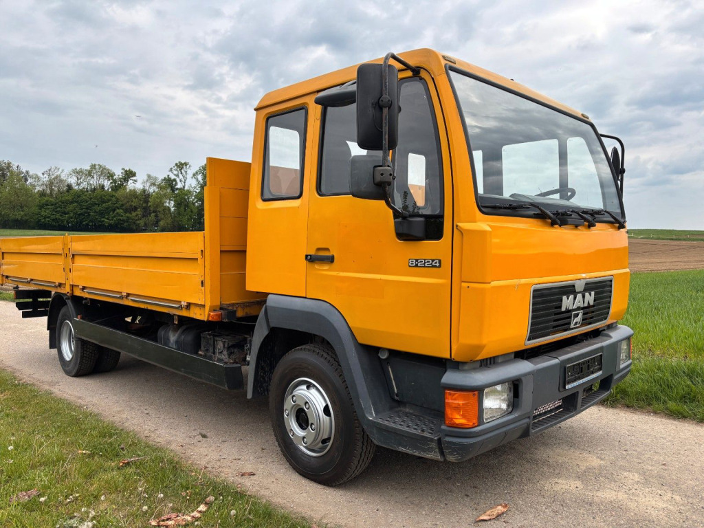 MAN 8.224 L 2000 - Pritsche LKW: das Bild 2 MAN 8.224 L 2000 - Pritsche LKW: das Bild 2