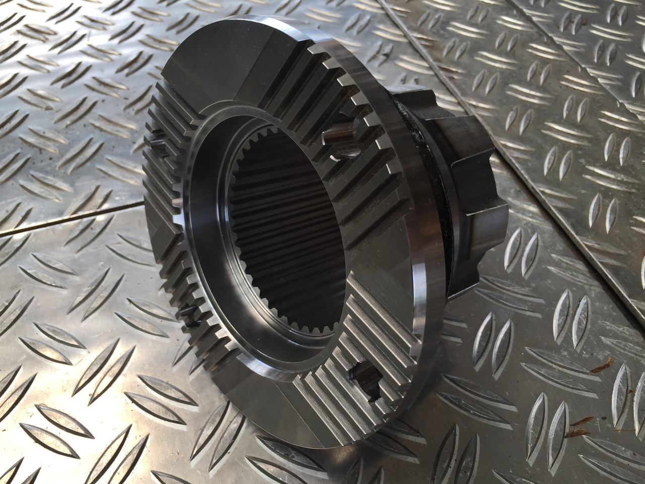 Neuwertige MAN TGL, TGM Antriebsflansch Getriebe, Artikel - Nr. : 81.39115 - 0456 - Getriebe und Teile für LKW: das Bild 3 Neuwertige MAN TGL, TGM Antriebsflansch Getriebe, Artikel - Nr. : 81.39115 - 0456 - Getriebe und Teile für LKW: das Bild 3