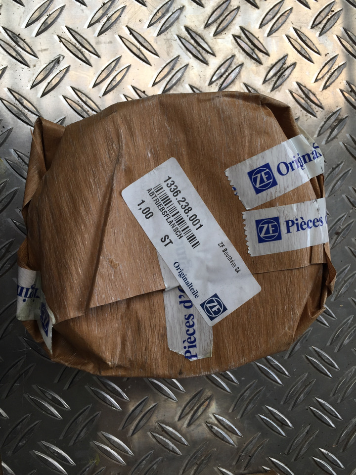 Neuwertige MAN TGL, TGM Antriebsflansch Getriebe, Artikel - Nr. : 81.39115 - 0456 - Getriebe und Teile für LKW: das Bild 2 Neuwertige MAN TGL, TGM Antriebsflansch Getriebe, Artikel - Nr. : 81.39115 - 0456 - Getriebe und Teile für LKW: das Bild 2