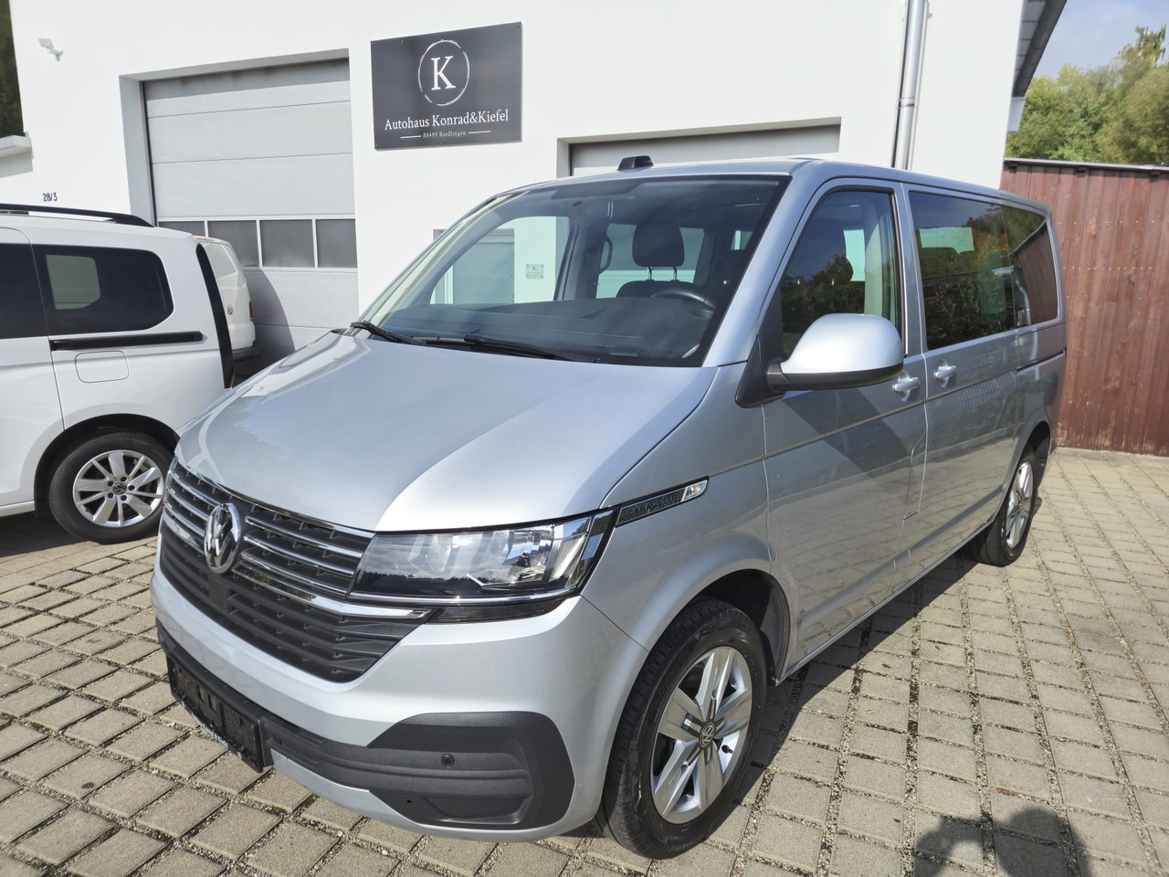 VOLKSWAGEN T6.1 Caravelle 4Motion/Automatik/Kamera/App-Con. - Personentransporter: das Bild 1 VOLKSWAGEN T6.1 Caravelle 4Motion/Automatik/Kamera/App-Con. - Personentransporter: das Bild 1