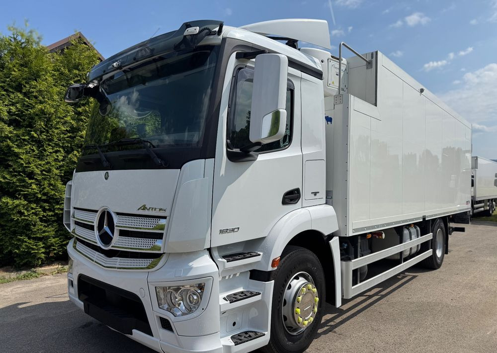 Mercedes-Benz ANTOS /1830/E 6/Chłodnia +Winda /18 Palet / Niski Przebieg122 Tys Km! - Kühlkoffer LKW: das Bild 4 Mercedes-Benz ANTOS /1830/E 6/Chłodnia +Winda /18 Palet / Niski Przebieg122 Tys Km! - Kühlkoffer LKW: das Bild 4