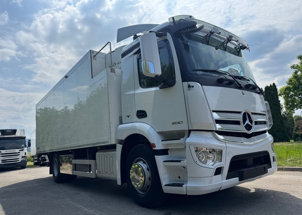 Mercedes-Benz ANTOS /1830/E 6/Chłodnia +Winda /18 Palet / Niski Przebieg122 Tys Km! - Kühlkoffer LKW: das Bild 2 Mercedes-Benz ANTOS /1830/E 6/Chłodnia +Winda /18 Palet / Niski Przebieg122 Tys Km! - Kühlkoffer LKW: das Bild 2