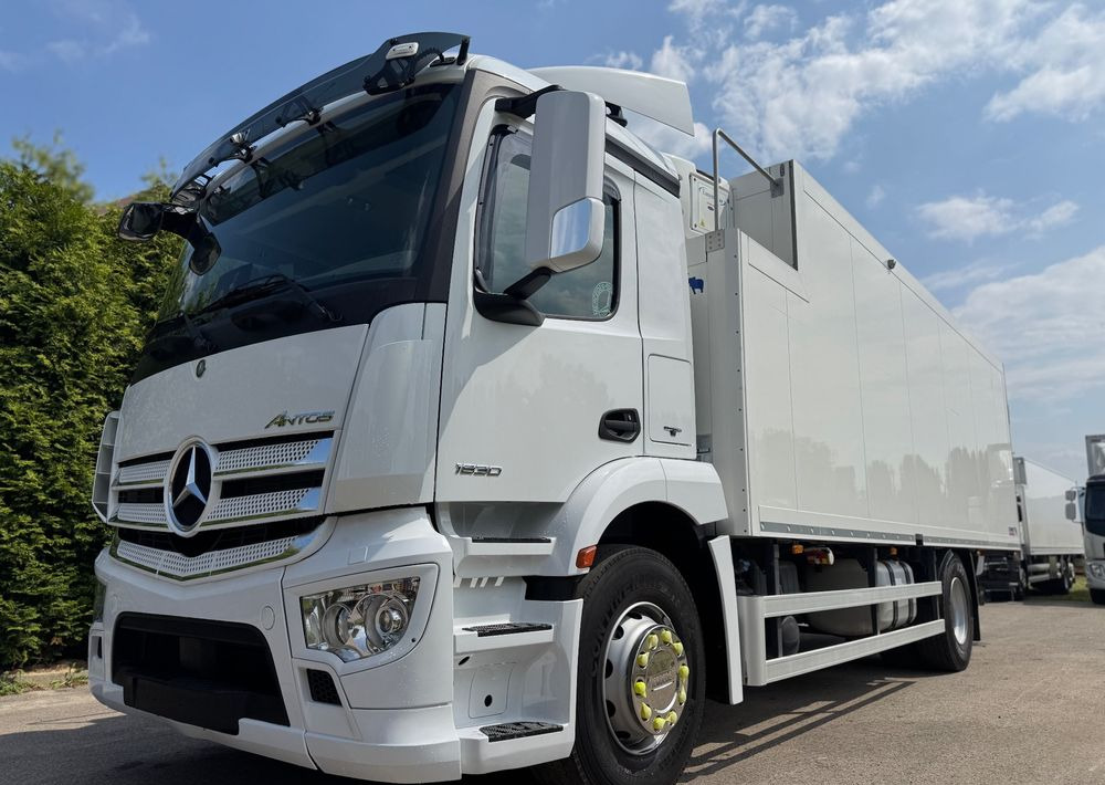 Mercedes-Benz ANTOS /1830/E 6/Chłodnia +Winda /18 Palet / Niski Przebieg122 Tys Km! - Kühlkoffer LKW: das Bild 3 Mercedes-Benz ANTOS /1830/E 6/Chłodnia +Winda /18 Palet / Niski Przebieg122 Tys Km! - Kühlkoffer LKW: das Bild 3